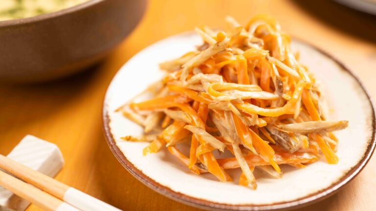 【簡単ごぼうレシピ】たった10分！箸が止まらない♪茹でて絡めるだけ。