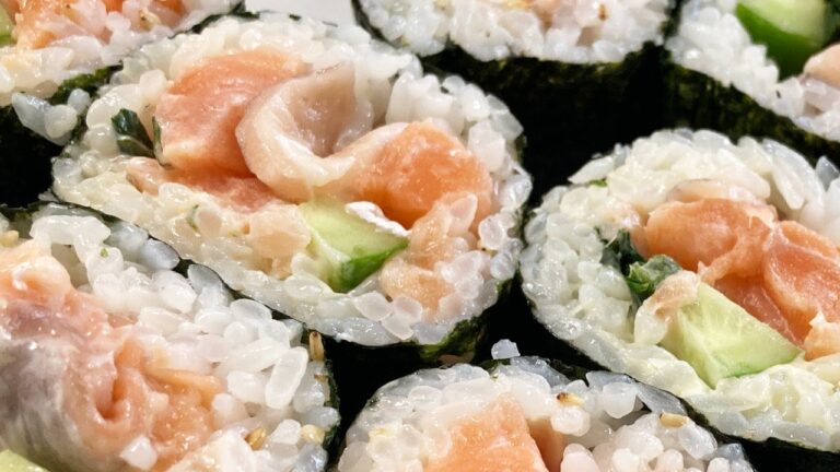 サーモン巻きとサーモンマヨ巻き作ったらもうね・・・　sushi