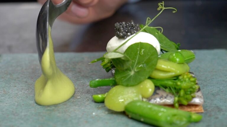 【前菜】イワシマリネとグリーンピースのピューレSardines & Green peas  (How to make french cuisine)