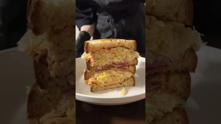 Reuben sandwich🥪🧀🥬 #sandwich #cooking