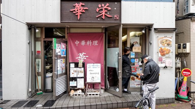 高速鍋振りで厨房をブン回す綺麗好き店主の最強町中華に客が殺到する