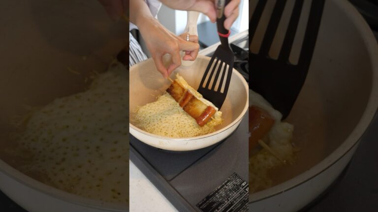 とろとろチーズで巻く♡ソーセージパンが美味しすぎるんです😋🧀#shorts