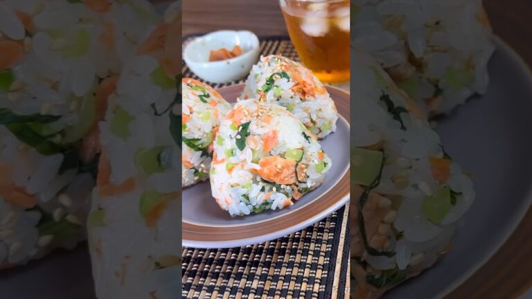 紅鮭と小松菜の酢飯混ぜおにぎり