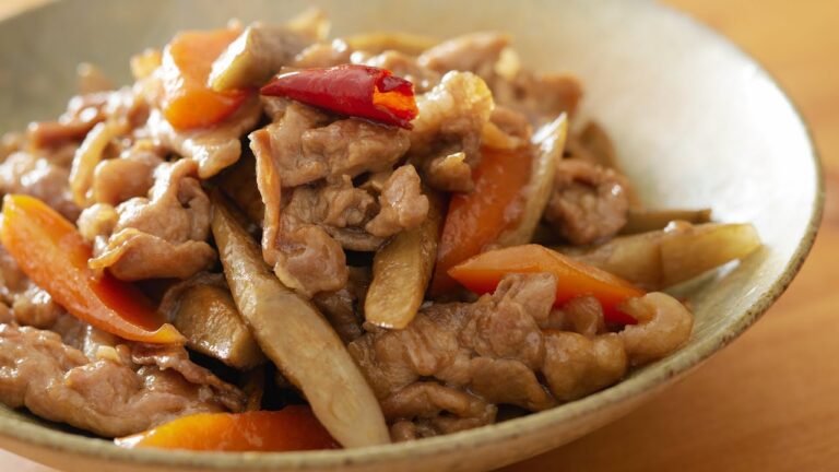 【おかずきんぴら】豚肉入りで食べ応え抜群！きんぴらがメインおかずに変わる！