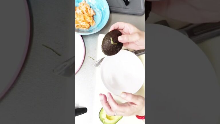 アボカド、サーモンサラダを作リました。