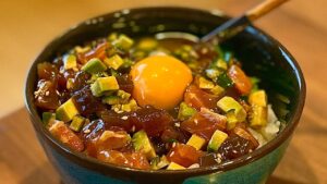 【海鮮ユッケ？ポキ？】ポッケ丼を作る、妻のしもべ