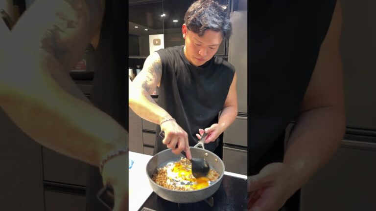 【いつもの炒飯に飽きた人必見】ひき肉炒飯 #マッチョ #料理 #元カレ #筋肉番付 #簡単レシピ #暮らしチャンネル #簡単 #cooking