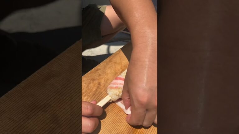 肉巻きおにぎり棒ってお祭りの屋台で買っちゃうよね#shorts