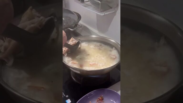 將軍甲頭、骨滾湯，￼奶白嘅魚湯浸絲瓜同魚肉，絲瓜鮮甜魚肉嫩滑😋正😋😋￼