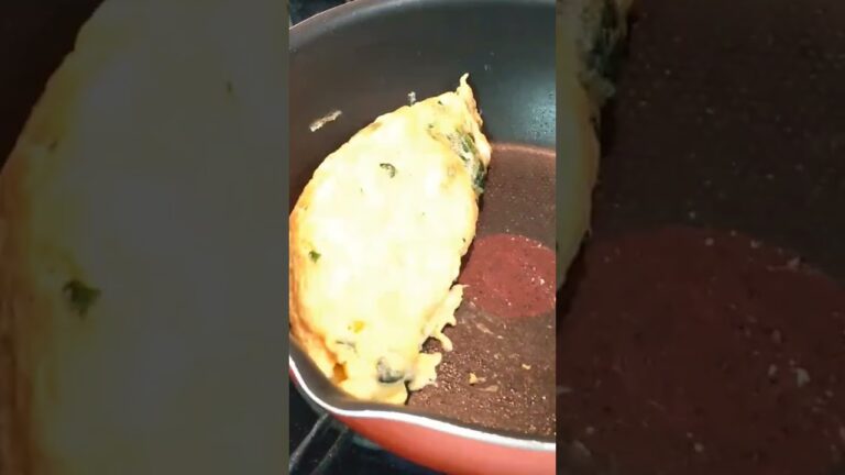 ほうれん草でパパッとふわふわオムレツshort🍳