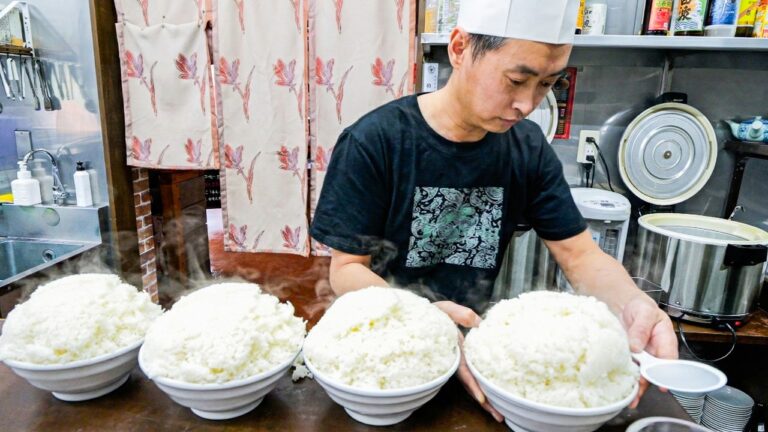 凄まじい１kg超えチャーハン！働く男と常連が殺到するロードサイドの中華食堂に密着した。