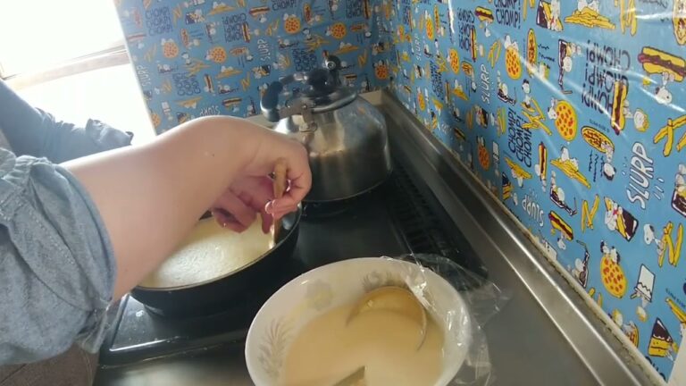 【2/2はクレープの日(フランス)】ということで、クレープを作ってみました。