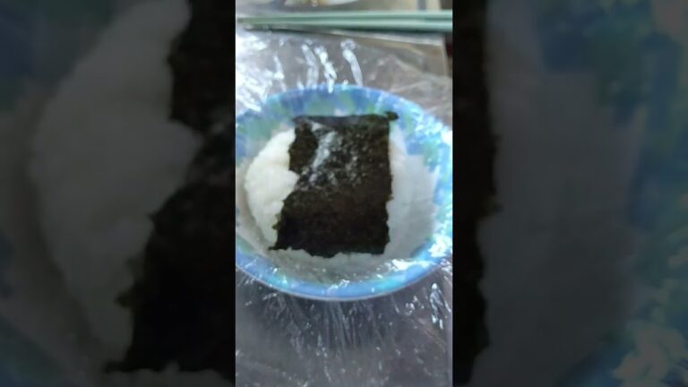 おばあちゃんに教わった、しらすうめおにぎり#愛情 #japan #おにぎり #food #好き #kingyochantv #rice #ごはん