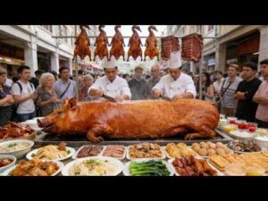 中國廣東順德！本地人排隊的「硬核」老店（脆皮燒豬 / 生滾粥）VS 打工人的「治癒」夜市（粥底火鍋 / 濕炸雞腿）！連吃 12 頓，感受世界美食之都的兩種煙火氣！