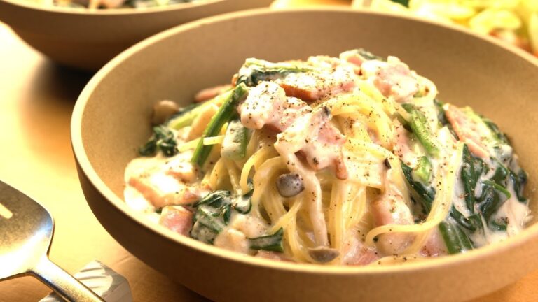 【家族みんなで楽しめる】ベーコンとしめじを一緒に炒める！時短仕上げ【ほうれん草パスタ】