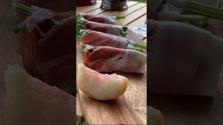 リコッタチーズとルッコラの生ハム巻きとモモ生ハム。#shorts #camping
