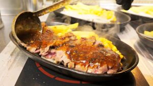 衝撃の９９０円ステーキと無限ライスで客に利益を超還元！圧倒的コスパを誇る最強ステーキ専門店丨Japanese Street Food