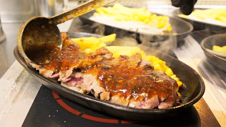 衝撃の９９０円ステーキと無限ライスで客に利益を超還元！圧倒的コスパを誇る最強ステーキ専門店丨Japanese Street Food