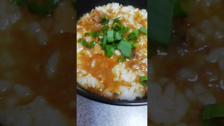 温かいサバみそ雑炊　サバみそ缶の汁で　