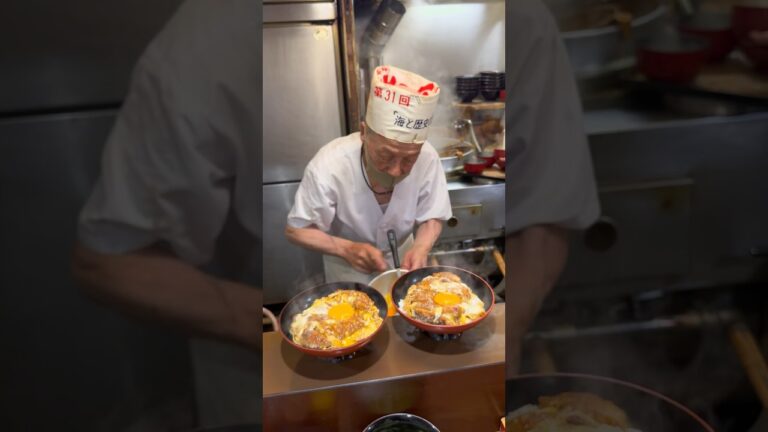 博多で働く人達に50年以上愛されている特製かつ丼定食🍽️【福岡 やぐら】