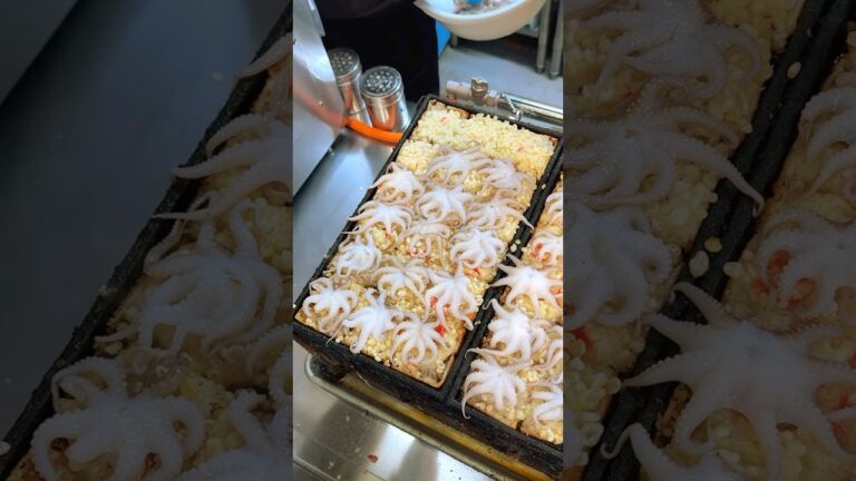 はみ出るたこ焼き🐙丸ごとイイダコが入っていて、外はカリッと中はとろっとろ食感がたまらない！【佐賀 鳥栖：イイダコ屋】