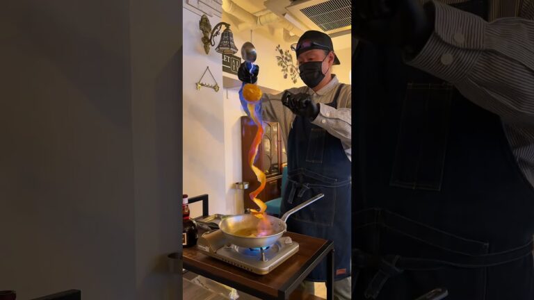 クレープシュゼット(Crepe Suzette)【30万再生でメニュー化！？】フランスの伝統的なデザートパフォーマンスだけではなく食べてもとても美味しい料理