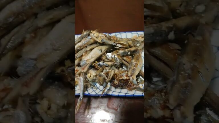 大失敗🙇皆さんししゃもはフライパンで焼くのはやめましょう。