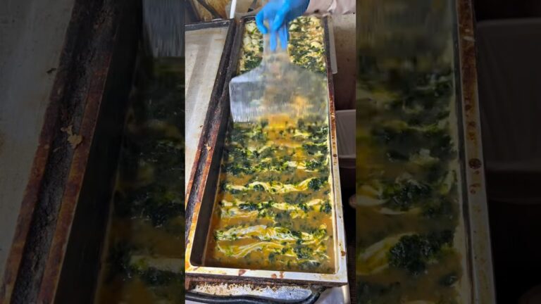 超巨大鉄板で焼くあおさ卵焼き #japanesefood