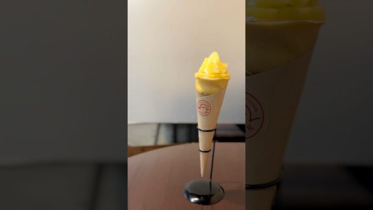 パイナップルの甘酸っぱいクレープ「色んなものをクレープで包む男」