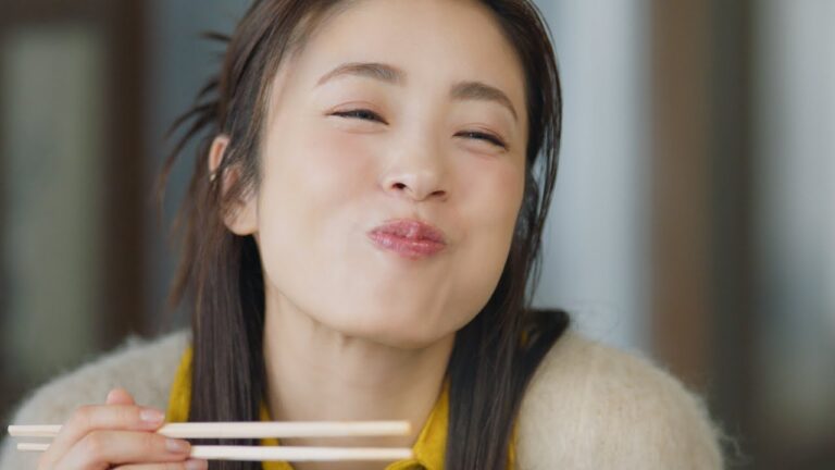 丸亀製麺「冬は肉がさね玉子あんかけと、だし玉肉づつみ」篇