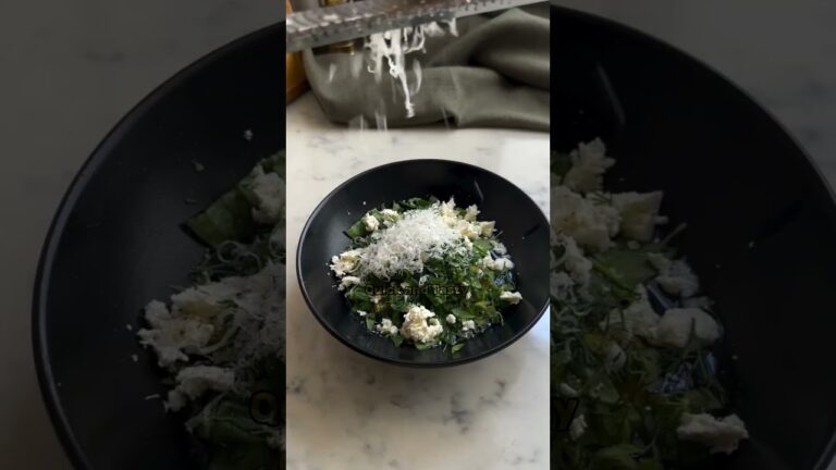 Spinach and Feta Egg Toasties 😏🍎 #recipe #reels #reel #egg #feed #feed