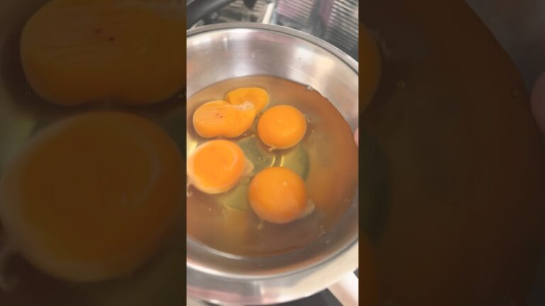 熱湯に生たまごを入れる‼️ #うどん #卵 #料理 #cooking