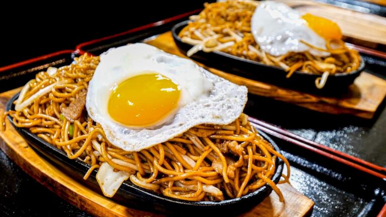 総重量４キロ衝撃の鬼盛り焼きそばチャレンジ！麺５玉まで無料の最強コスパ焼きそば食堂に爆食いアニキが押し寄せる。。