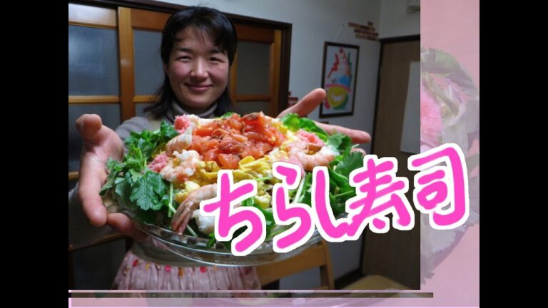 ひな祭りの定番☆ちらし寿司～！我が家の味です♪サーモン、マグロ、三つ葉、菜の花、エビ、錦糸卵・・・。お好みでアレンジ