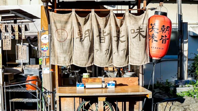 【中華そば名店特集】夜明けに胃袋を掴んで離さない！親子で営む極上屋台ラーメン店！