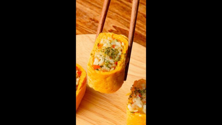 【SNSで大人気！】韓国でバズってる「卵巻きご飯」って知ってる？ワンパンで超簡単！ / Egg Wrapped Fried Rice