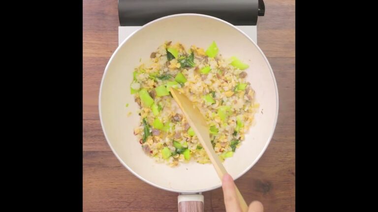 野菜も食べられちゃう！ がっつり！ チンゲン菜と叉焼の炒飯 #簡単レシピ #チャーハン #フライパン1つ