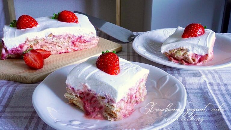 【3分でわかる！】いちごのヨーグルトケーキ作り方！簡単冷やすだけ!!!【スポンジ生地・オーブンなし？！】