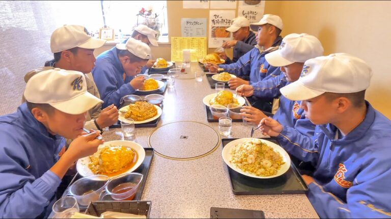 信じられない２キロ鬼盛り焼めしラッシュ！１日４００人が殺到する驚愕のデカ盛りサービス町中華｜1000 Eggs Per Day! Crazy Busy Japanese Diner