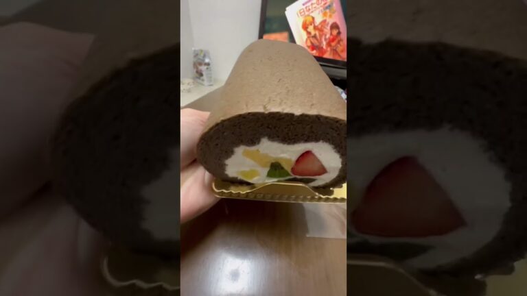 【恵方巻ケーキ】SURPRISED HAVING EHOMAKI CAKE ‼️JAPAN SETSUBUN FESTIVAL 節分 #shorts #shortsfeed #japan #cake