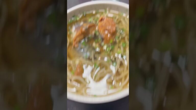 そばにサバ味噌入れてみたんだけど、なかなかに美味だぞ！！試す価値ありだ。 #おいしい #飯テロ #ダイエット #ランチ #そば #魚 #サバ缶