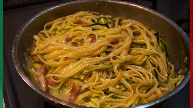 【ズッキーニはこう切ると旨い！】どっさり！ズッキーニとベーコンのパスタ【Linguine con zucchini e bacon】