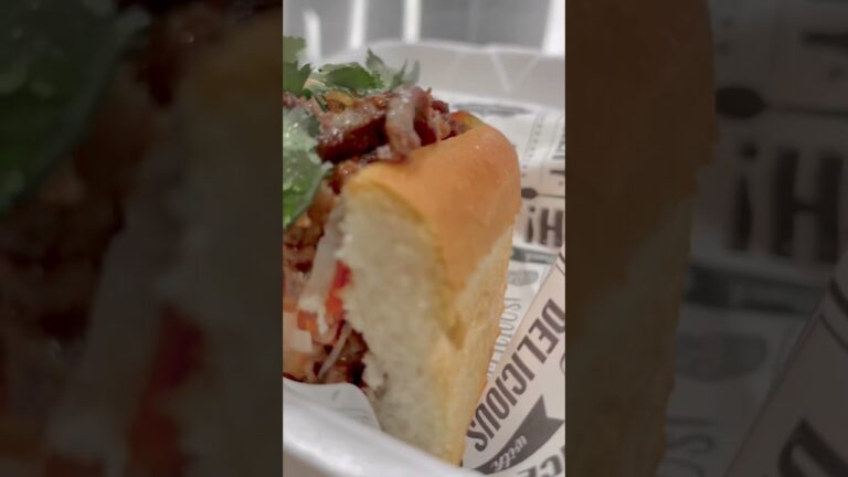 Eat more pork belly Banh mi🥖😄 #anaheim #viral #food #disneyland #banhmi