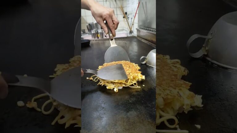 【豚Wモダン焼き+チーズのせ】カリふわトロ～リな激ウマ!#japanesefood #okonomiyaki #cheese   #teppanyaki #noodles