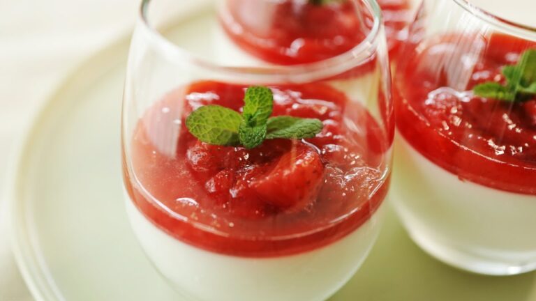 いちごのパンナコッタの作り方 | Strawberry Panna Cotta Recipe