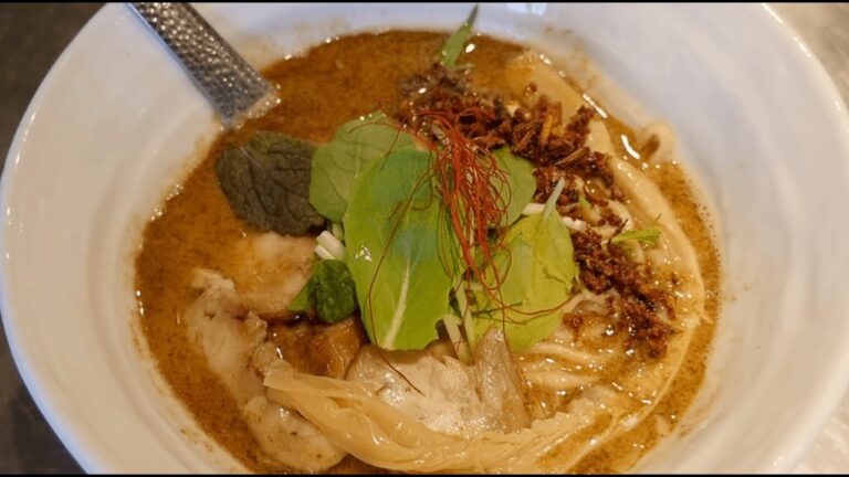 【新代田】食べれば食べるほどクセになるグリーンカレーソバ『BASSANOVA』