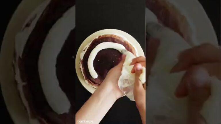 切ってからのお楽しみ！？なミルクレープ #Shorts