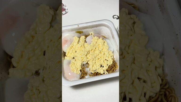 大盛カップ焼きそば温玉３個大量マヨネーズトッピング再び#おいでよ魔法少女村（不法占拠）#魔法少女村#ギンガム飯#ギンガム#大盛カップ焼きそば温玉３個大量マヨネーズトッピング