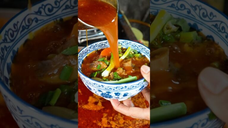 10区の隠れた名店 - ボリュームたっぷりのバインミーボーコーがたったの35,000円