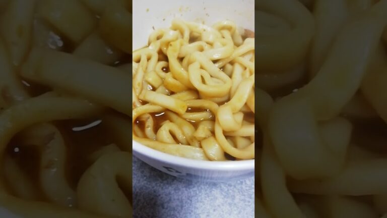 サバ缶醤油　残り汁で　カレーうどん　うどん　カレールー半分又は１個　水適量入れてレンチン　美味しい